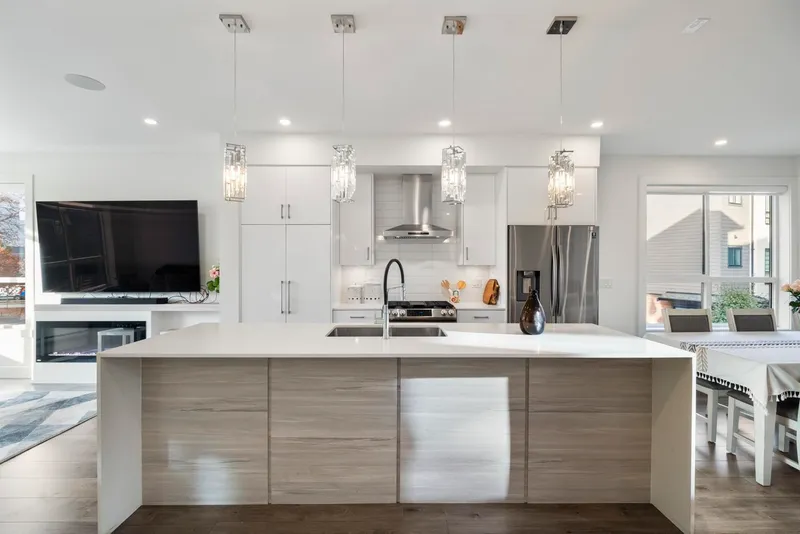 41 7177 194A STREET - photo 4 of 25