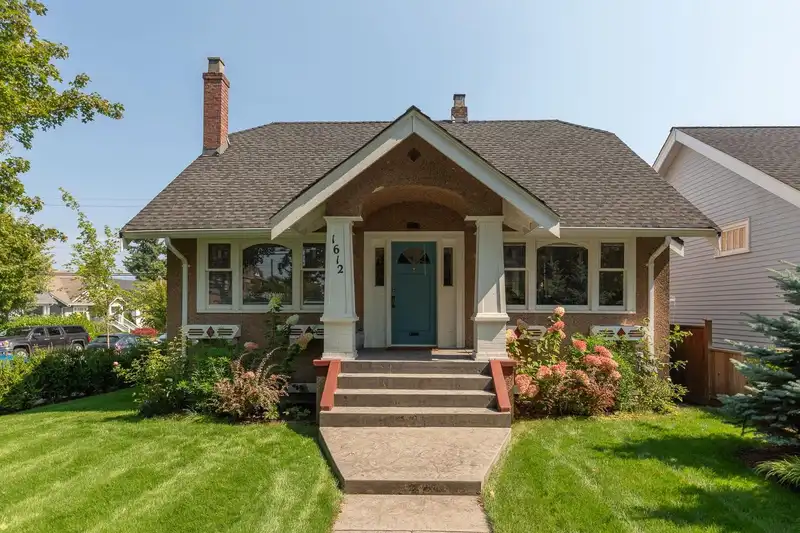 1612 KAMLOOPS STREET - photo 1 of 26