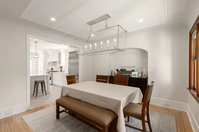 1612 KAMLOOPS STREET - photo 3 of 26