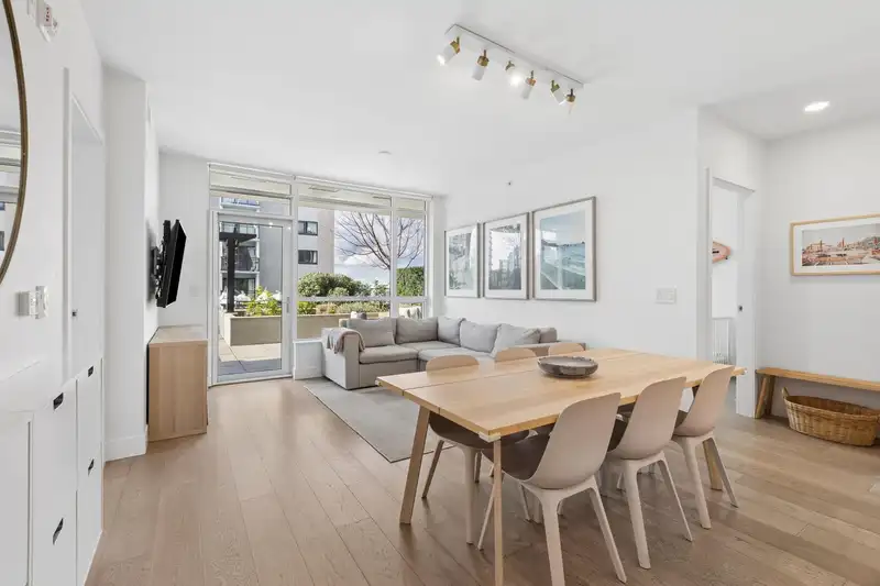 208 177 W 3RD STREET - photo 3 of 35