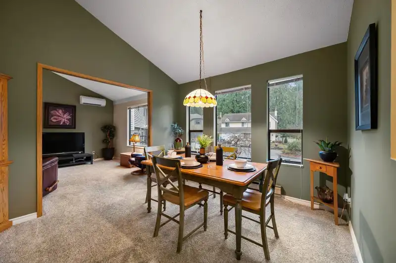 9040 JAMES PLACE - photo 4 of 40