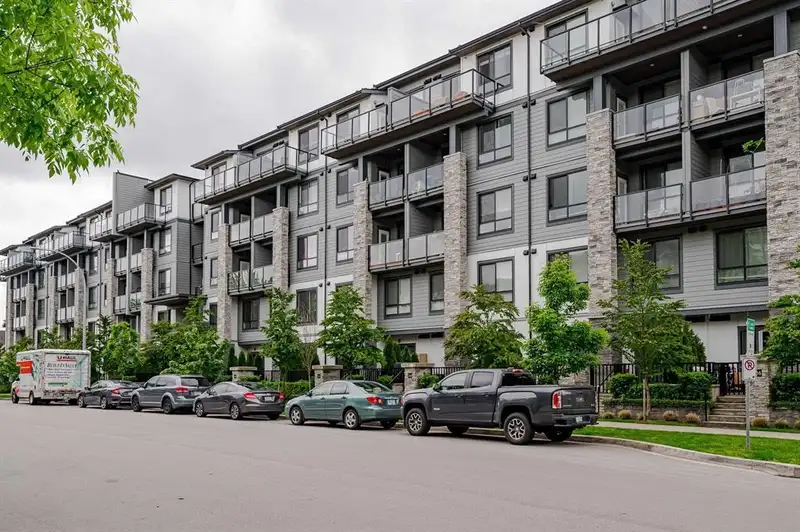 202 15351 101 AVENUE - photo 2 of 19
