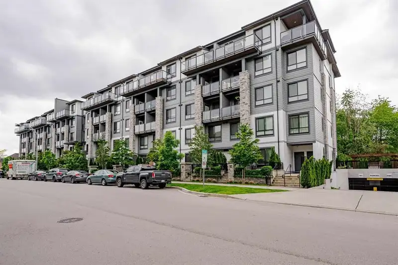 202 15351 101 AVENUE - photo 3 of 19
