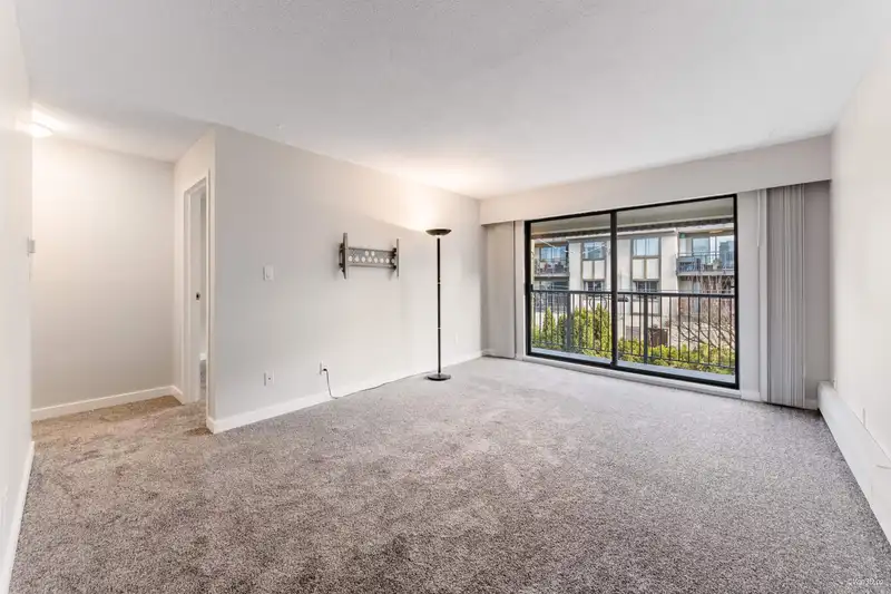 309 306 W 1ST STREET - photo 3 of 29