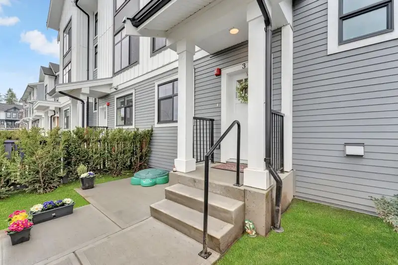 3 20164 81A AVENUE - photo 2 of 38