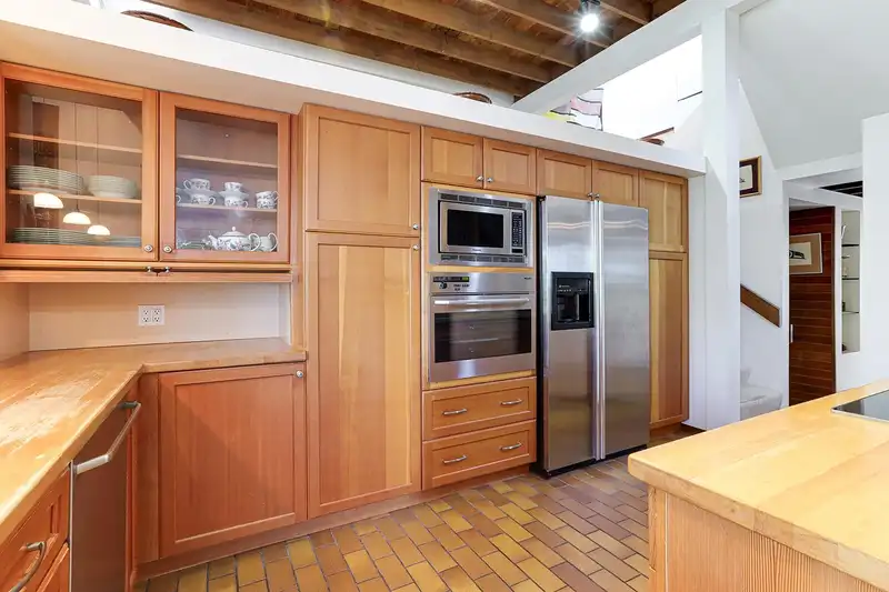 325 OCEANVIEW ROAD - photo 4 of 40