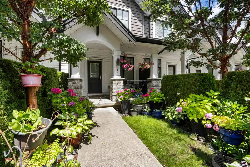 3 14271 60 AVENUE - photo 1 of 32