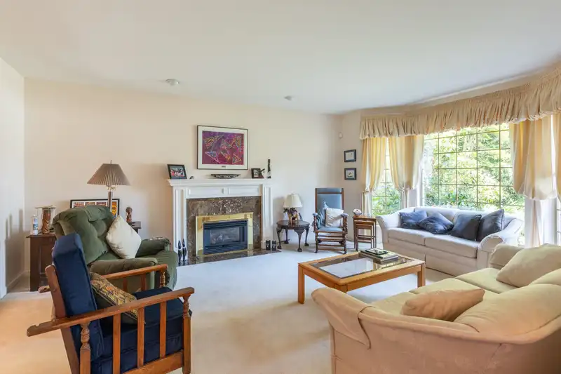 14338 30 AVENUE - photo 4 of 35