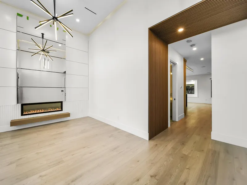 6079 44A AVENUE - photo 2 of 25