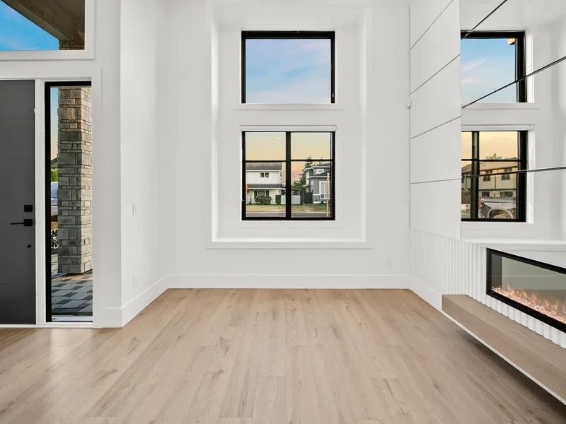 6079 44A AVENUE - photo 4 of 25