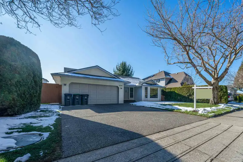 14286 20 AVENUE - photo 1 of 39