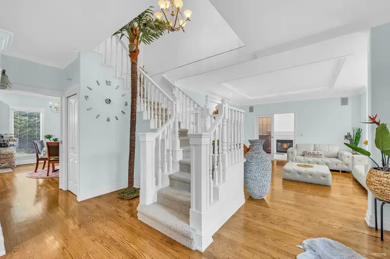 13371 21A AVENUE - photo 3 of 40