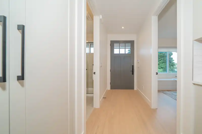 3815 OXFORD STREET - photo 3 of 39
