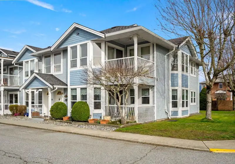 13 20554 118TH AVENUE - photo 1 of 24