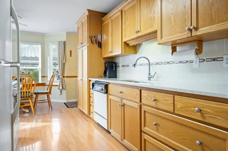 13 20554 118TH AVENUE - photo 2 of 24