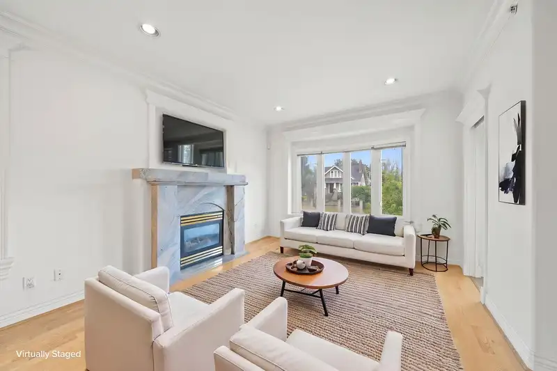 2772 TRIUMPH STREET - photo 4 of 36