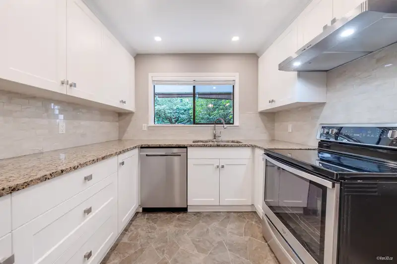202 1521 BLACKWOOD STREET - photo 4 of 26