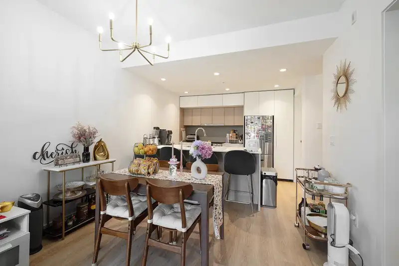 208 9888 UNIVERSITY CRESCENT - photo 3 of 30