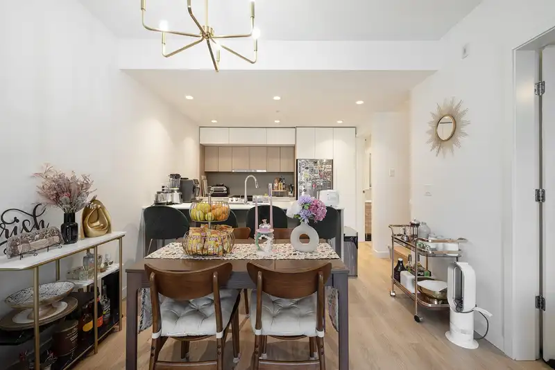 208 9888 UNIVERSITY CRESCENT - photo 4 of 30