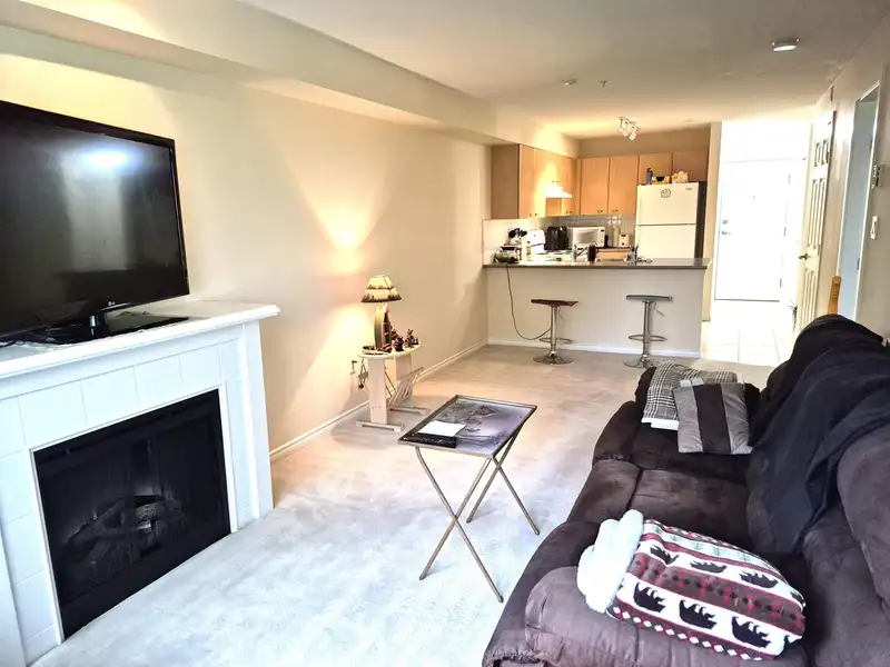 209 14877 100 AVENUE - photo 4 of 23