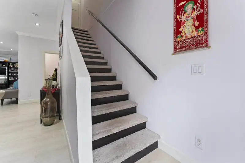 7 14338 103 AVENUE - photo 4 of 30
