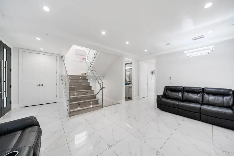 4841 DUMFRIES STREET - photo 4 of 25