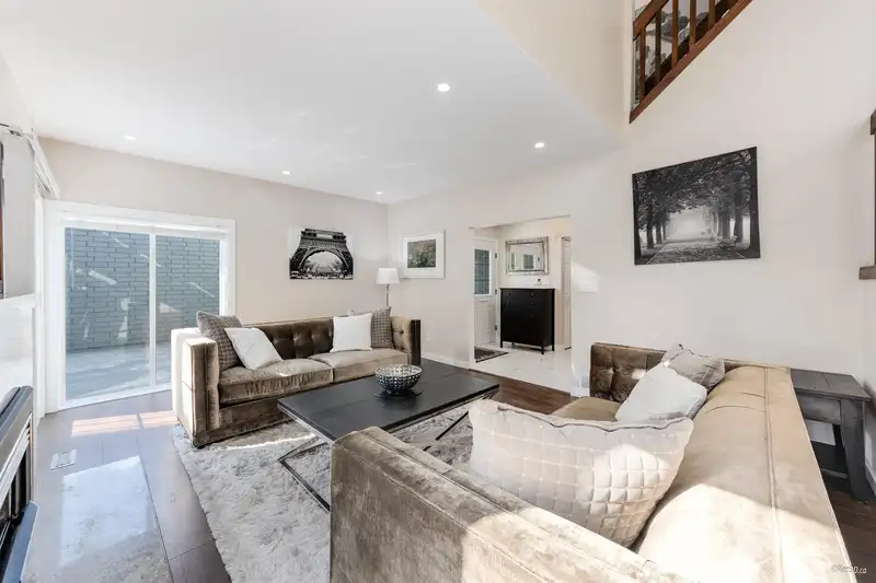 7550 CARNLEIGH PLACE - photo 4 of 35