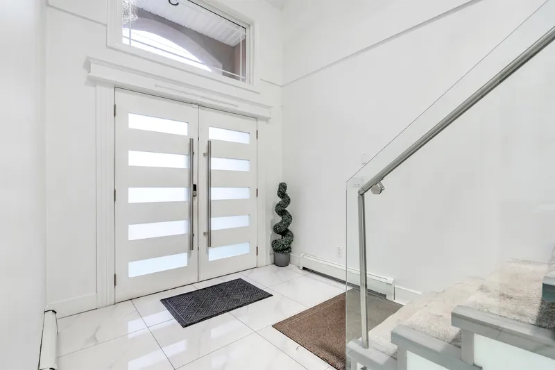 15089 66A AVENUE - photo 3 of 25