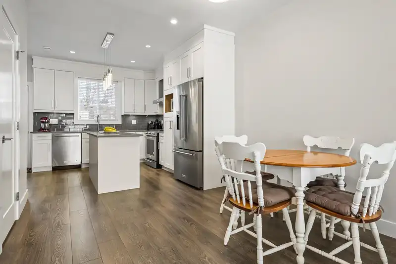 6 32043 MT WADDINGTON AVENUE - photo 4 of 34
