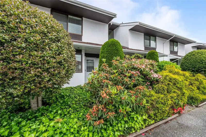 517 9651 GLENDOWER DRIVE - photo 1 of 34