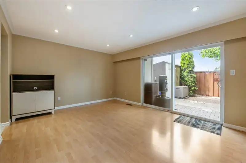 517 9651 GLENDOWER DRIVE - photo 3 of 34