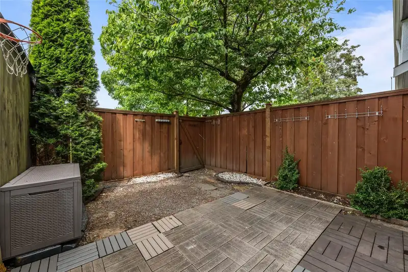 517 9651 GLENDOWER DRIVE - photo 4 of 34