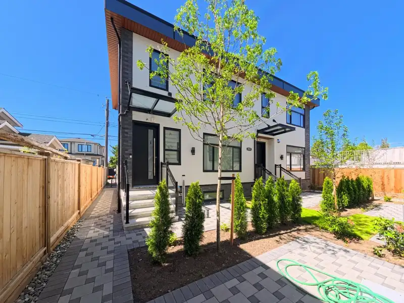 1 2559 W KING EDWARD AVENUE - photo 1 of 23