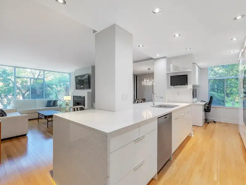 114 4101 YEW STREET - photo 2 of 21