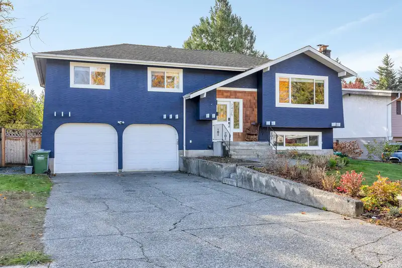 2425 ALADDIN CRESCENT - photo 1 of 39