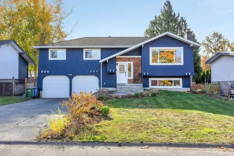 2425 ALADDIN CRESCENT - photo 2 of 39