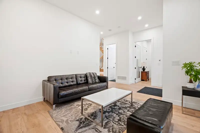 20426 96 AVENUE - photo 4 of 40