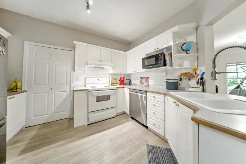 102 12088 66 AVENUE - photo 4 of 32