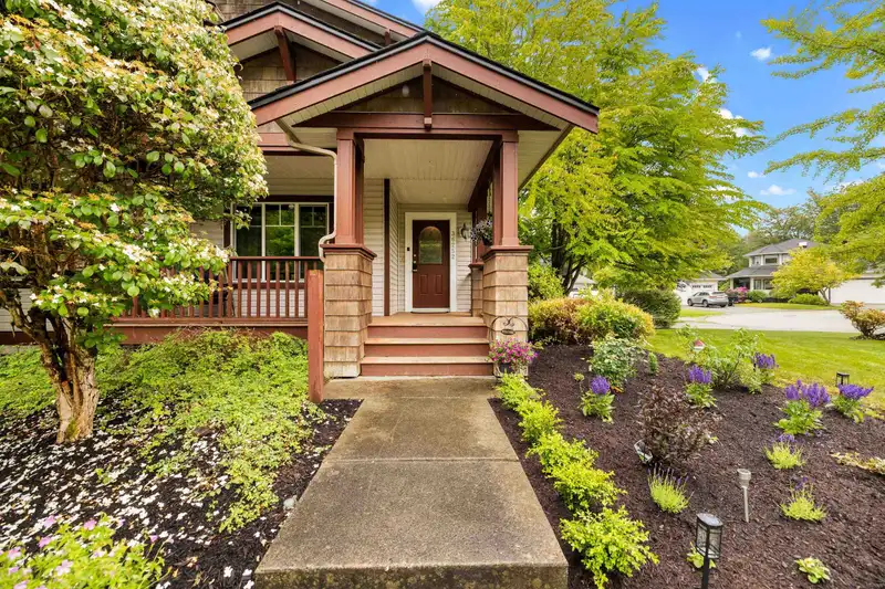 36252 ATWOOD CRESCENT - photo 3 of 40