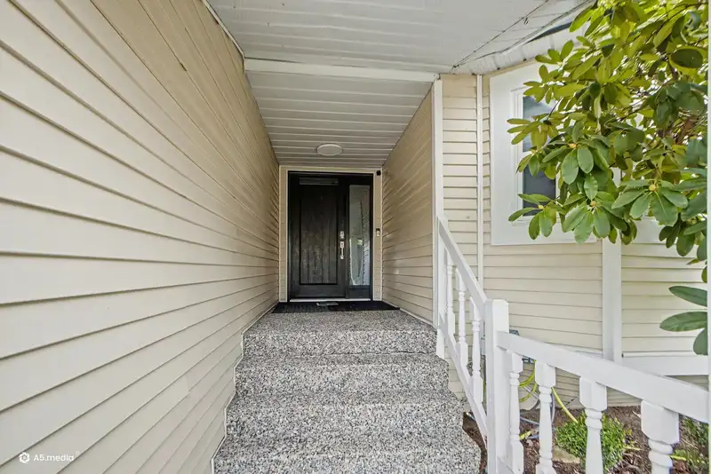 9279 156A STREET - photo 4 of 29