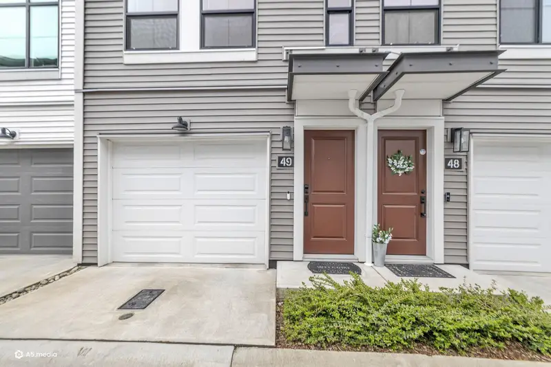 49 2774 MOTROSE AVENUE - photo 1 of 17