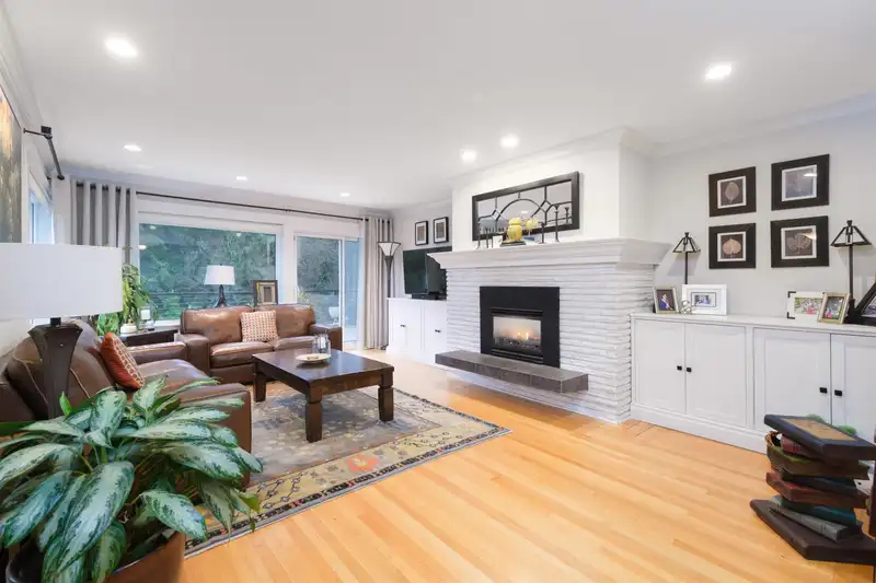 4215 VALENCIA AVENUE - photo 2 of 38