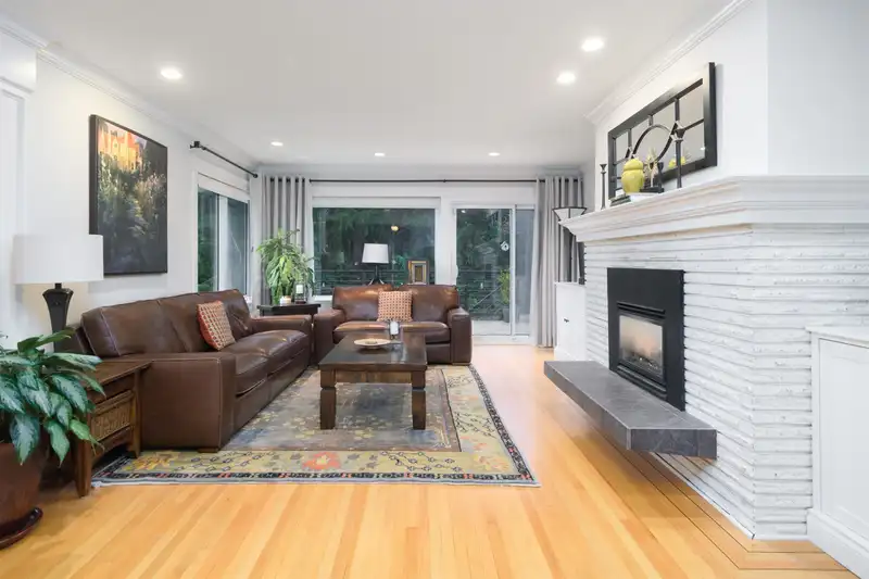 4215 VALENCIA AVENUE - photo 3 of 38
