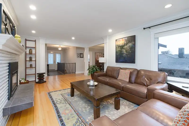 4215 VALENCIA AVENUE - photo 4 of 38