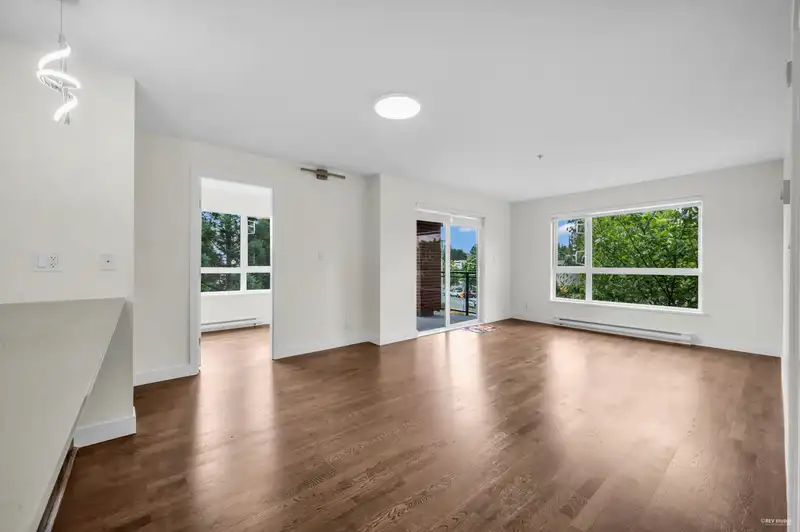 212 7058 14TH AVENUE - photo 2 of 34
