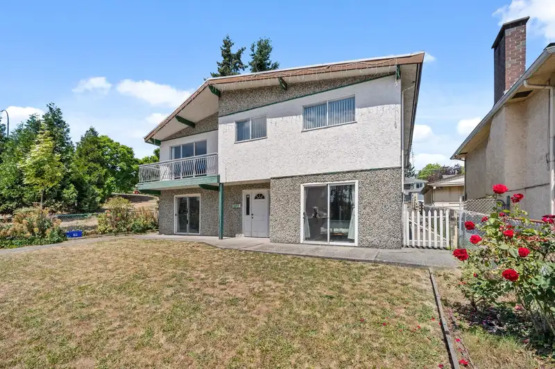 1457 SE MARINE DRIVE - photo 1 of 7