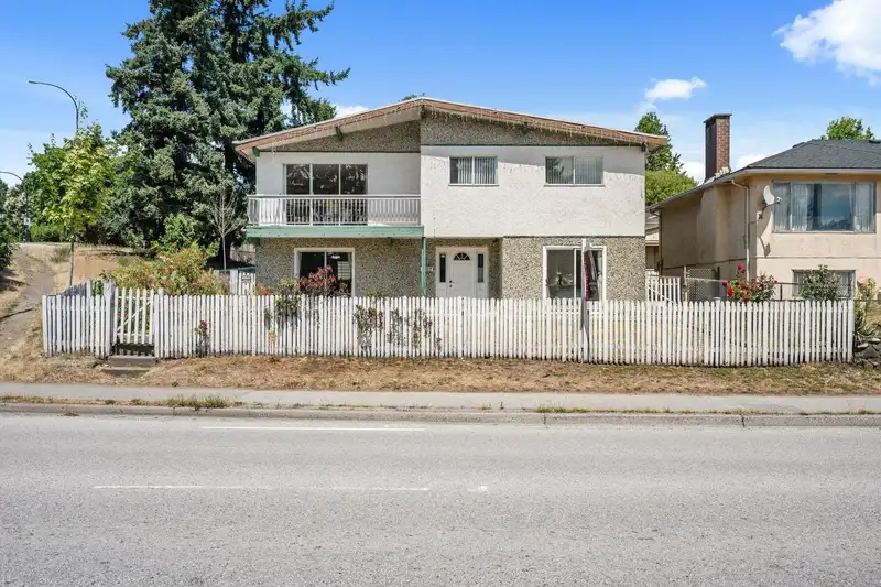 1457 SE MARINE DRIVE - photo 4 of 7