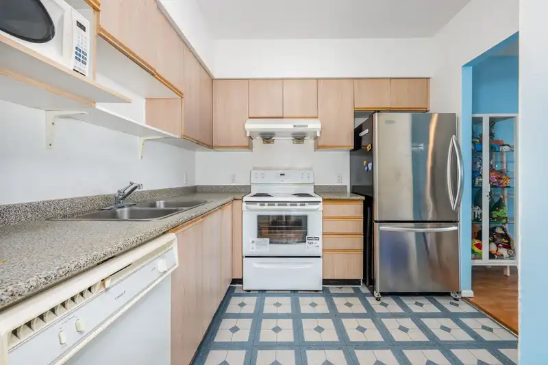 808 8871 LANSDOWNE ROAD - photo 3 of 14