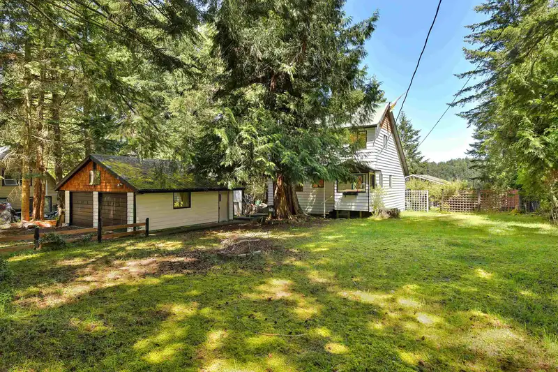 177 SPINNAKER DRIVE - photo 2 of 40