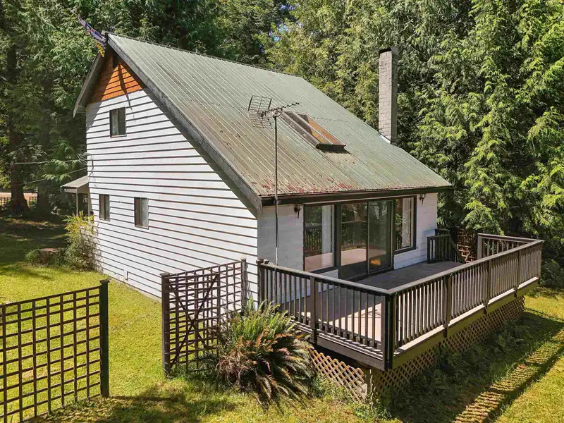 177 SPINNAKER DRIVE - photo 3 of 40
